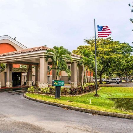 Quality Suites Fort Myers Airport I-75 Ngoại thất bức ảnh