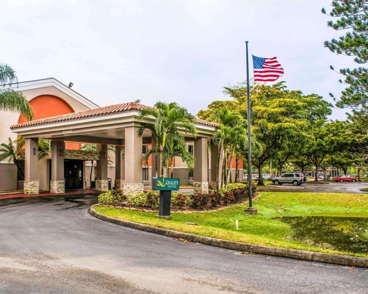 Quality Suites Fort Myers Airport I-75 Ngoại thất bức ảnh